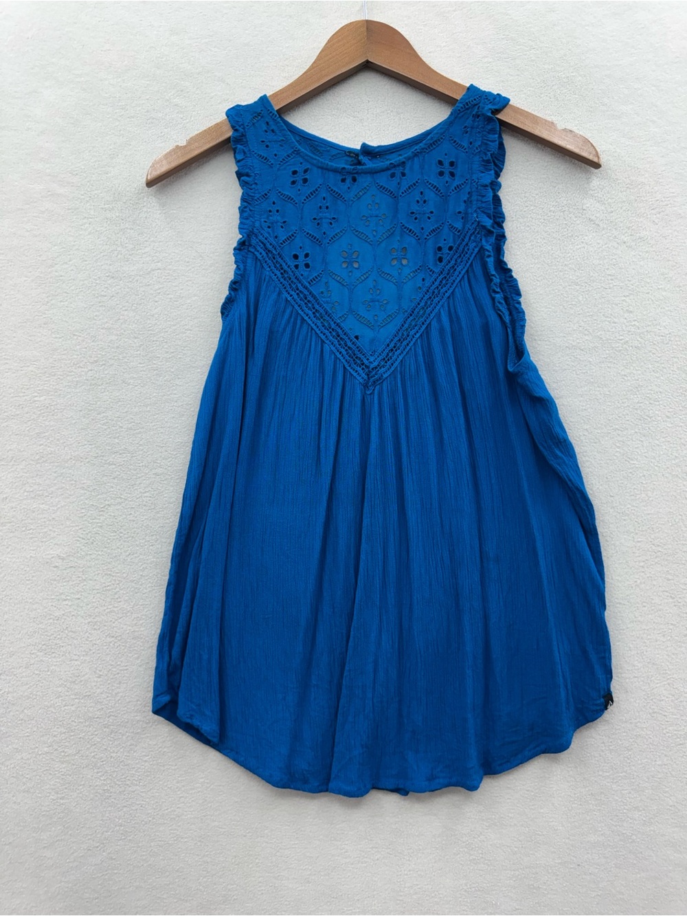 VOLCOM Women’s Medium Keyhole Back Blue Sleeveless Tank Top